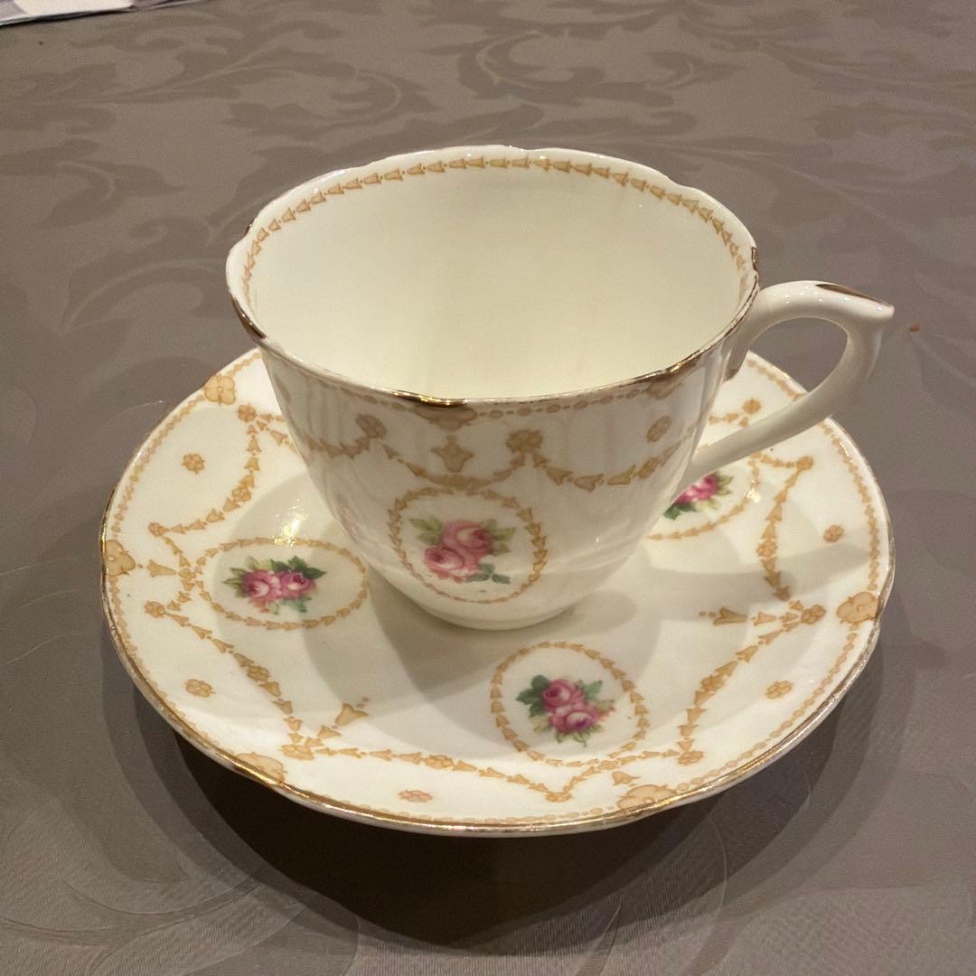 【希少】ロイヤルドルトン　アンティーク　カップ＆ソーサー　ローズ