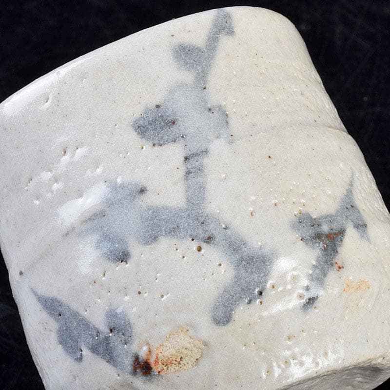 人間国宝　虎渓山　荒川豊蔵作　志野　酒盃　共布共箱　M　R9154