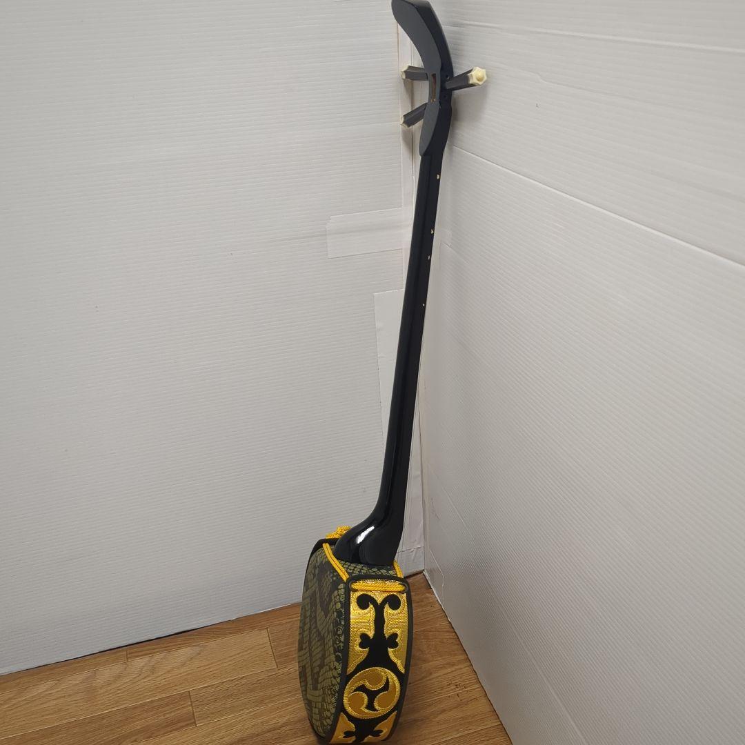 【現状品】沖縄三味線 蛇皮柄 三味線糸付き