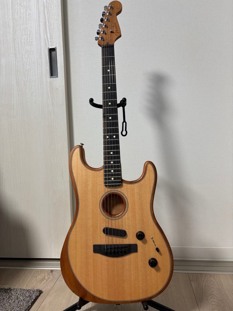 Fender AMERICAN ACOUSTASONICストラト Natural