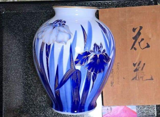 深川製陶印いり木箱いり青と白の陶器製花瓶