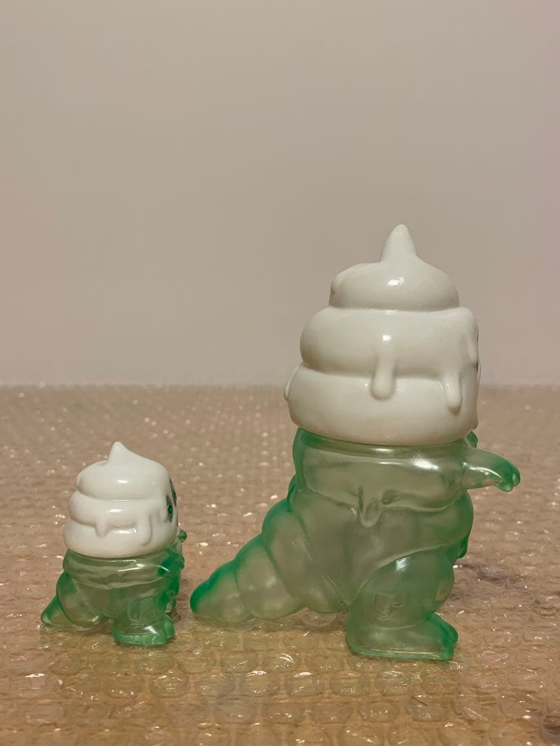 アートジャンキー とぐろ怪獣シットン＆ミニシットン クリームソーダカラー