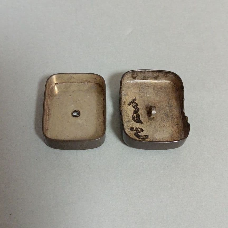 名品金工根付　朧銀地　四分一地　花丸高彫象嵌　根付　幕末明治