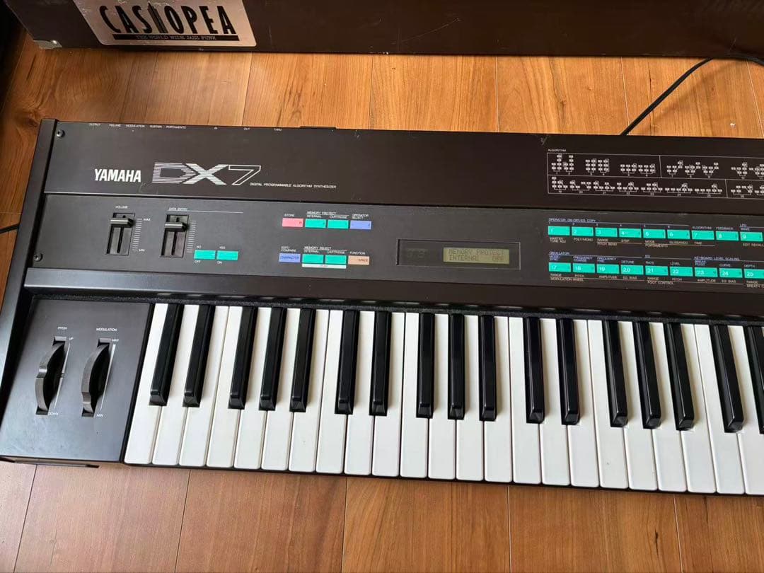 Yamaha DX7 シンセサイザー ケース付き 通電確認済み