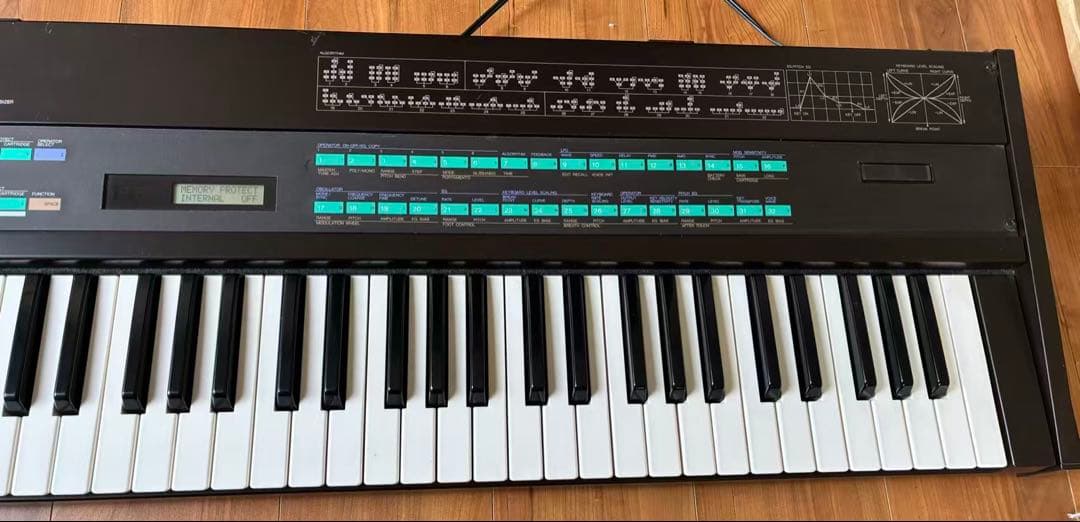 Yamaha DX7 シンセサイザー ケース付き 通電確認済み