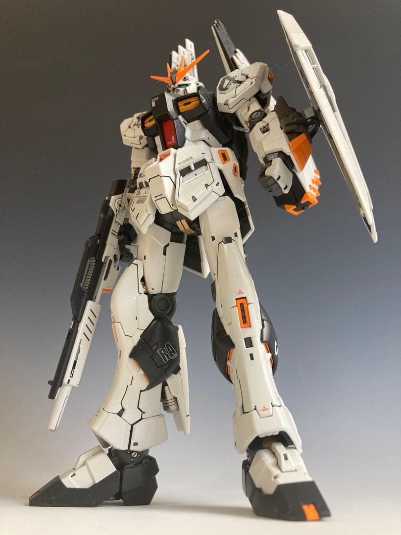 RGニューガンダム　完全塗装品　ガンプラ完成品