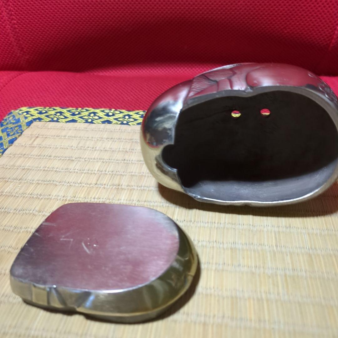 金属製 花柄彫刻兎型伏せ香炉、 置物、蓮田修吾郎刻