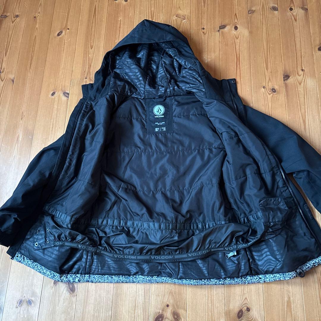 VOLCOM キッズ　スノーボードウェア上下　Ｌサイズ150〜160cm(美品)