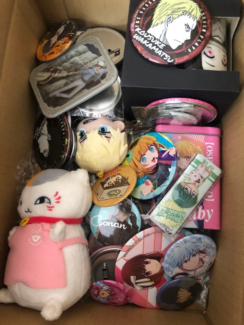 アニメキャラクター 缶バッジ・ぬいぐるみ、まとめ売りD 150点以上詰め