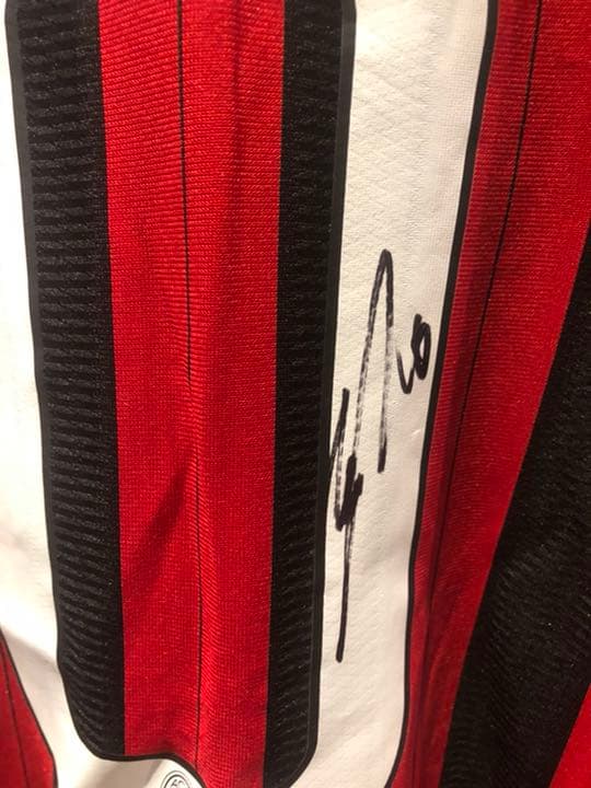 本田圭佑　直筆サインユニフォーム