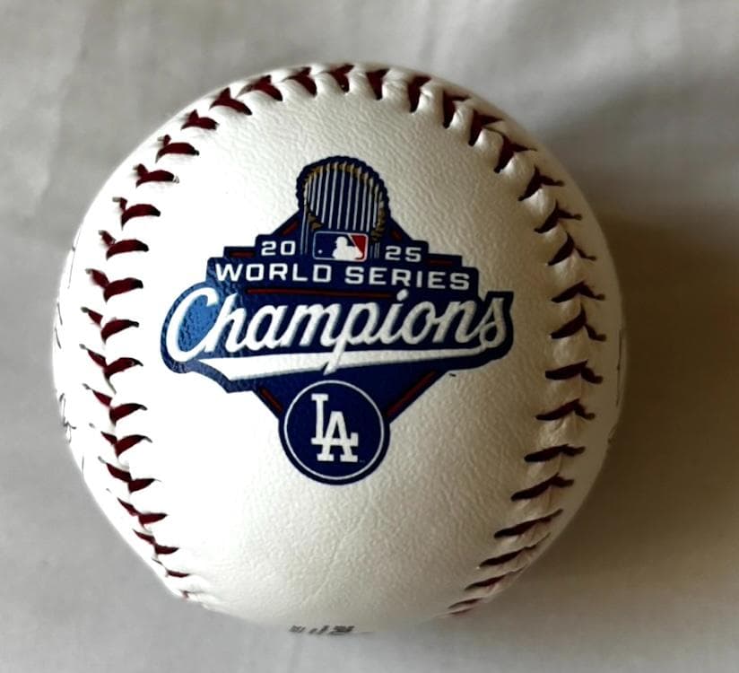 ドジャース 2025 世界一記念ボール 大谷翔平・山本由伸・佐々木朗希サイン入り