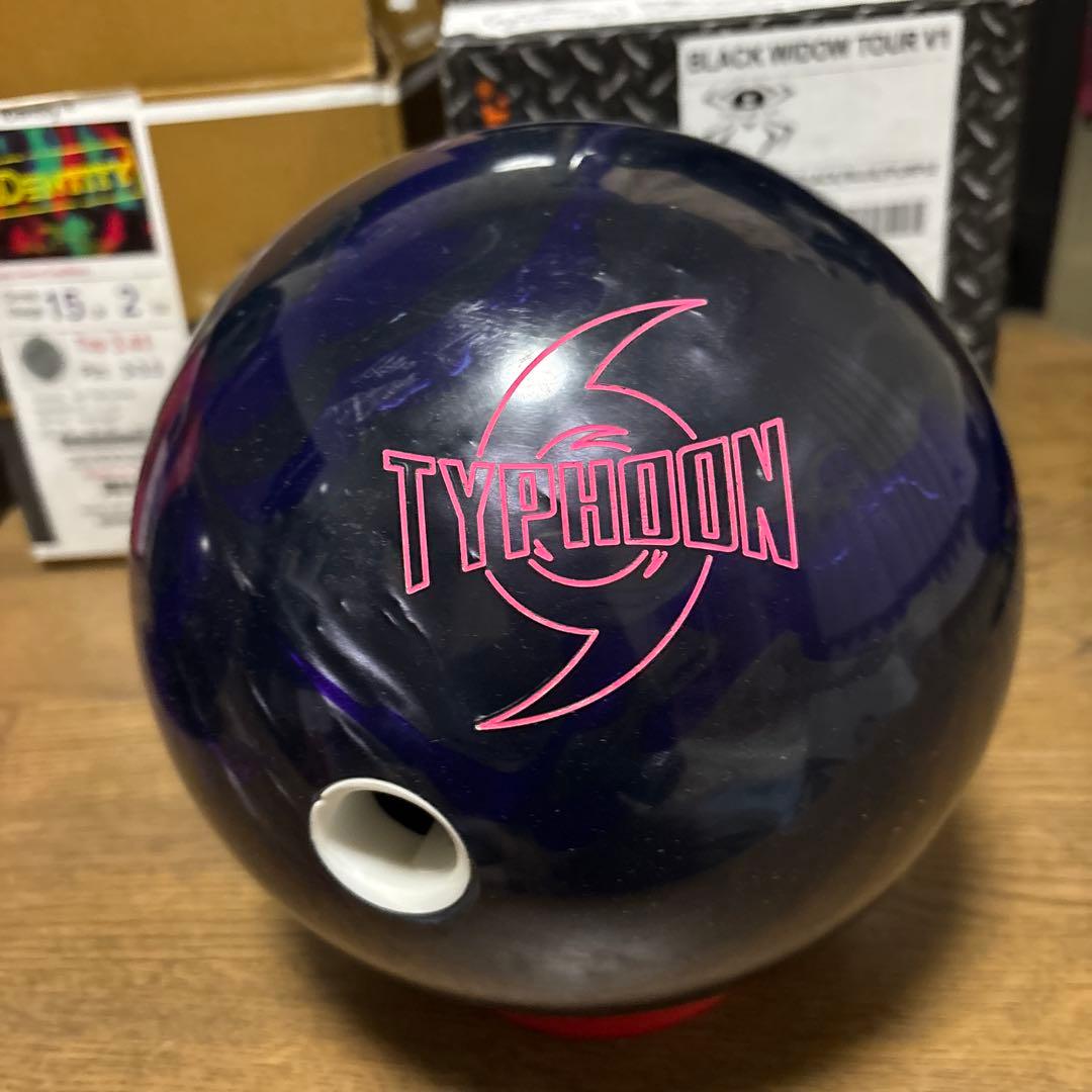 値下げ交渉〇 STORM TYPHOON ボウリングボール 15ポンド