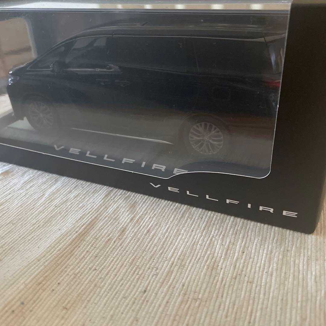 トヨタ　新型　ヴェルファイア ミニカー　1/30 スケール