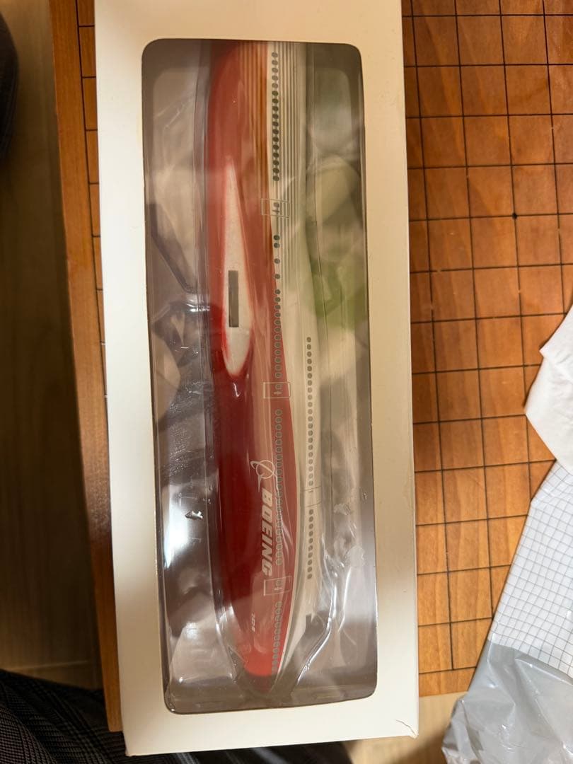 1/200 B747-8 ボーイングハウスカラー ROLLOUT 主翼飛行姿勢