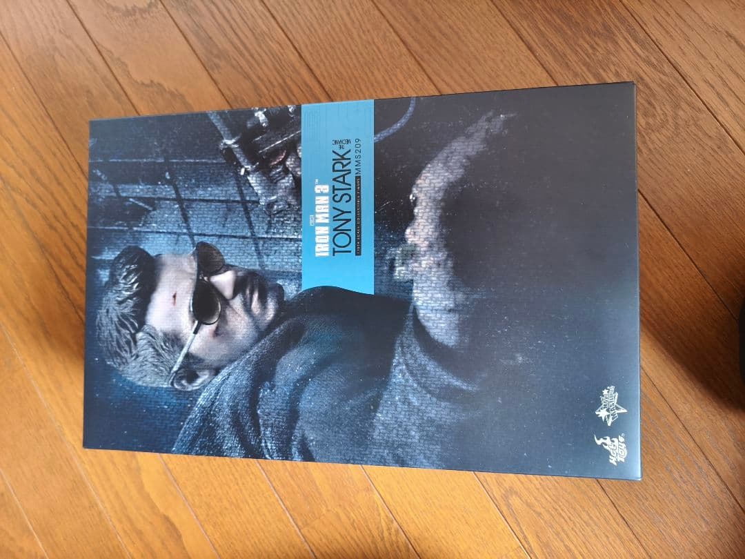 アイアンマン2 トニー・スターク フィギュア　ホットトイズ