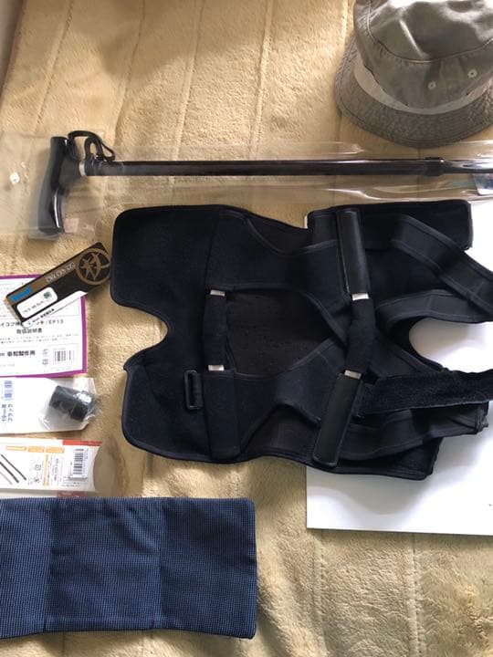 事故怪我　杖6点セット　ティコブ伸縮ステッキ　膝サポート　杖収納袋　替ゴム　帽子