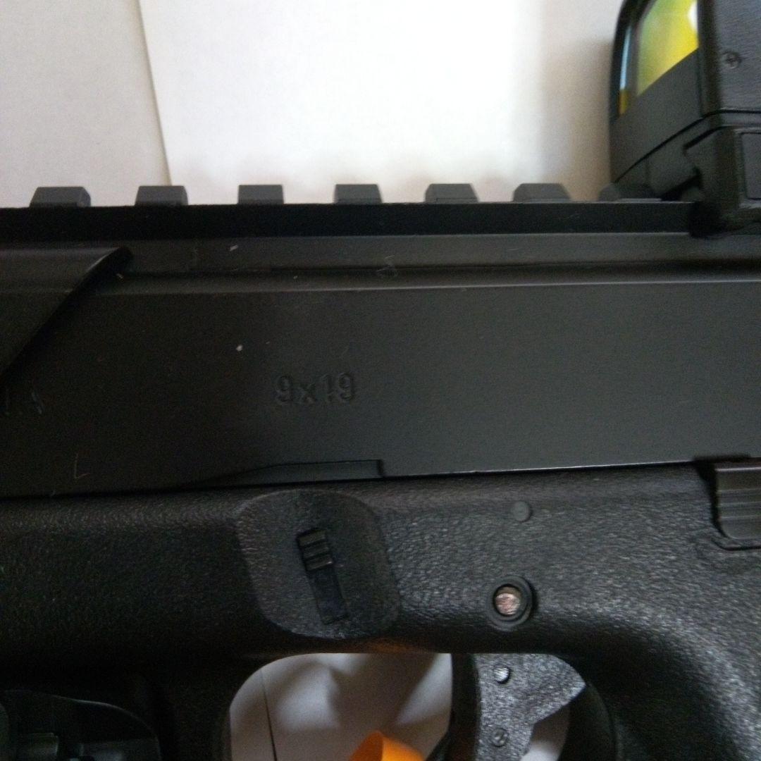 東京マルイ電動グロック18C本体及びバッテリー充電器 付属品は新品のセット