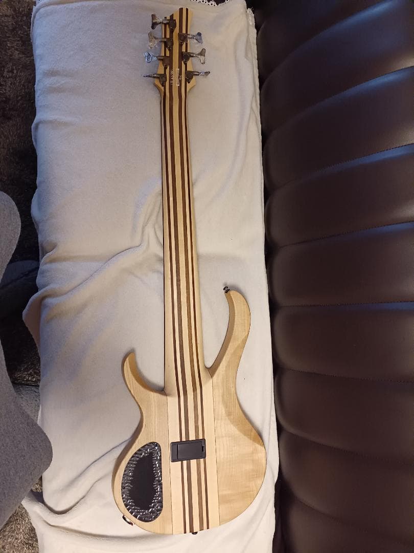 希少　Ibanez　エレキベース　7弦