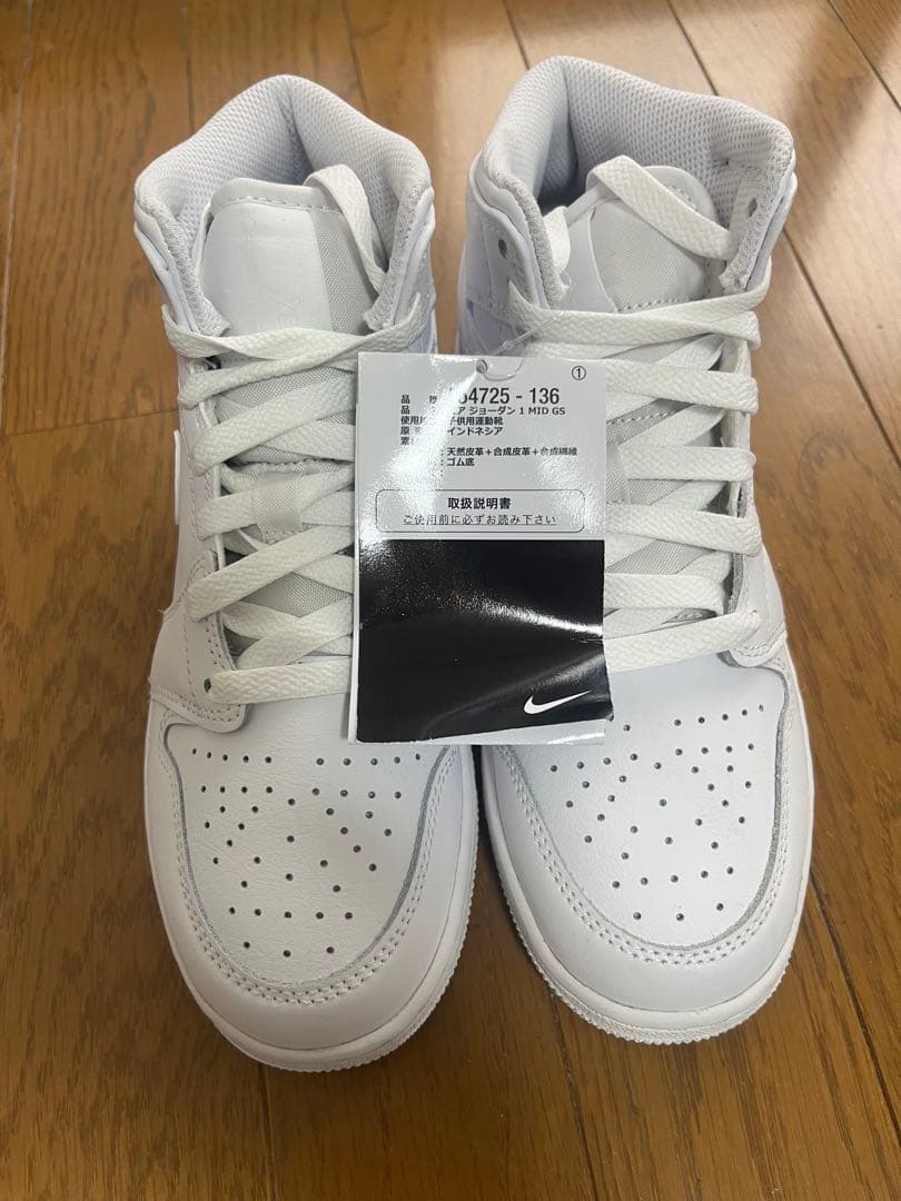 新品　ナイキ　エアジョーダン1MID GS 23㎝