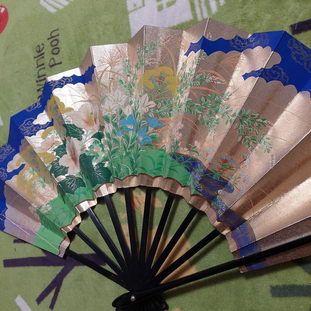 舞扇子 花と雲のデザイン