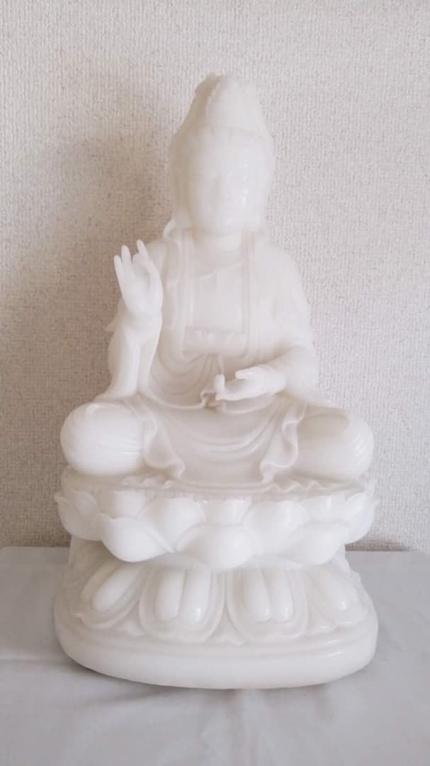 白翡翠観音像