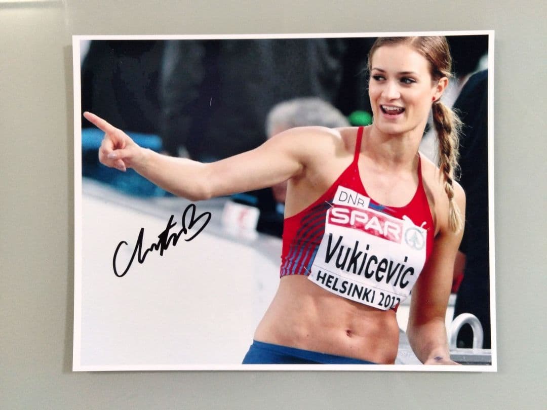クリスティナ・ブキチェビッチ直筆サイン入り超大型フォト…美人アスリート…