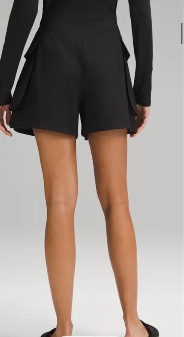 ルルレモンリラックスフィットスーパーハイライズカーゴショーツ4インチ サイズ6