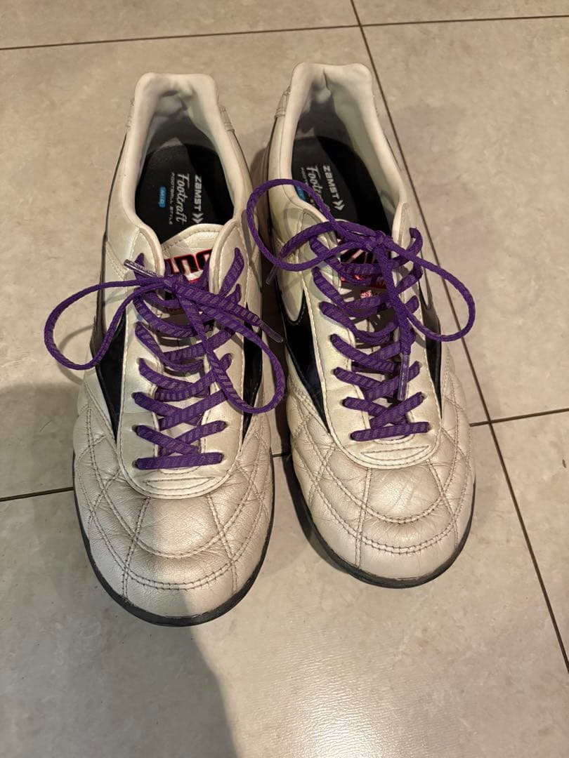 モレリア　トレーニングシューズ24.0