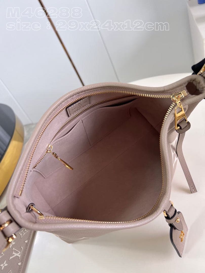 ベージュ系 ショルダーバッグ ポーチ付き