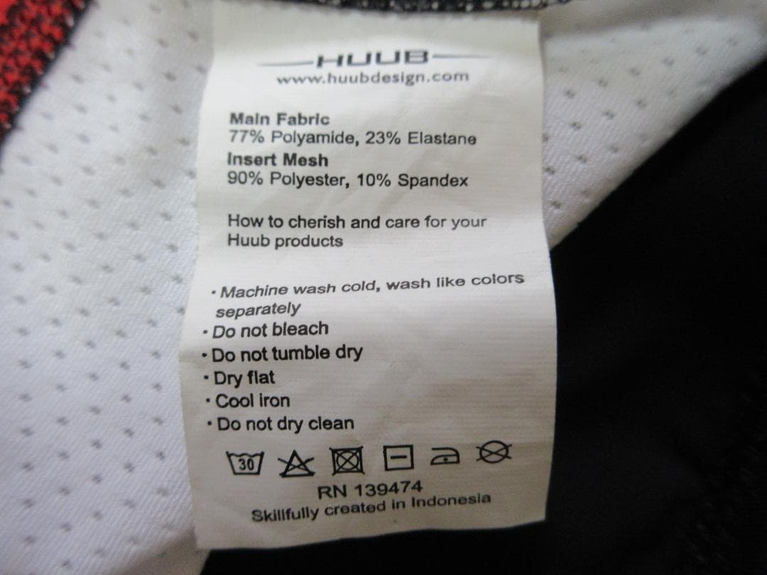 (O33)未使用 HUUBトライスーツ黒 ESSENTIAL TRIATHLON