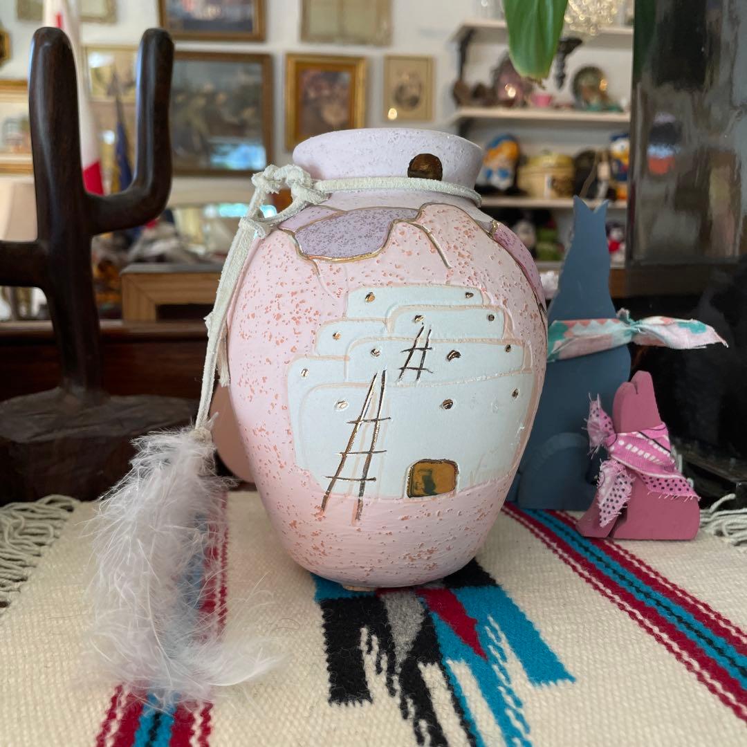 アリゾナ州　羽付きピンク色ポタリー壷　ナバホヴィンテージ　ネイティブアメリカン