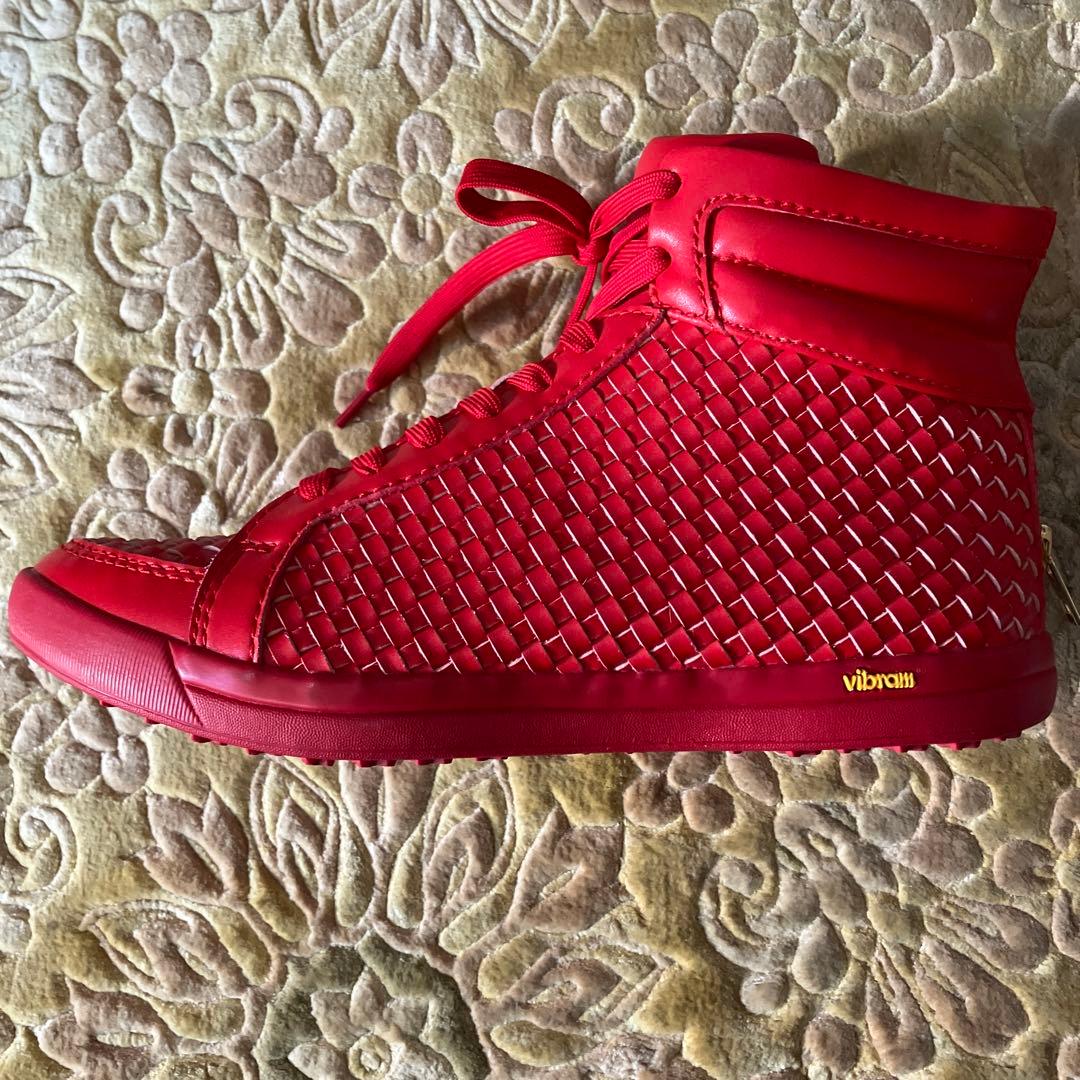 ヒールクリークスニーカーレディース レッド ハイカットVibramソール　ゴルフ