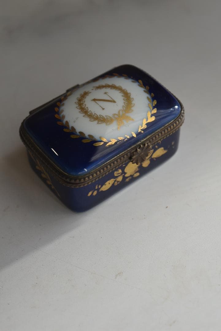 逸品ナポレオン　リモージュLimoges Castel　アンティーク　ピルケース