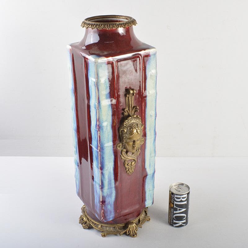 中国　大清乾隆年製款　西洋古銅装飾　辰砂　釉裏紅四方瓶　F　R7049F