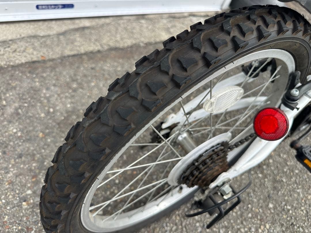 【週末限定1000円OFF】20インチ 折りたたみ 使用頻度浅い　中古