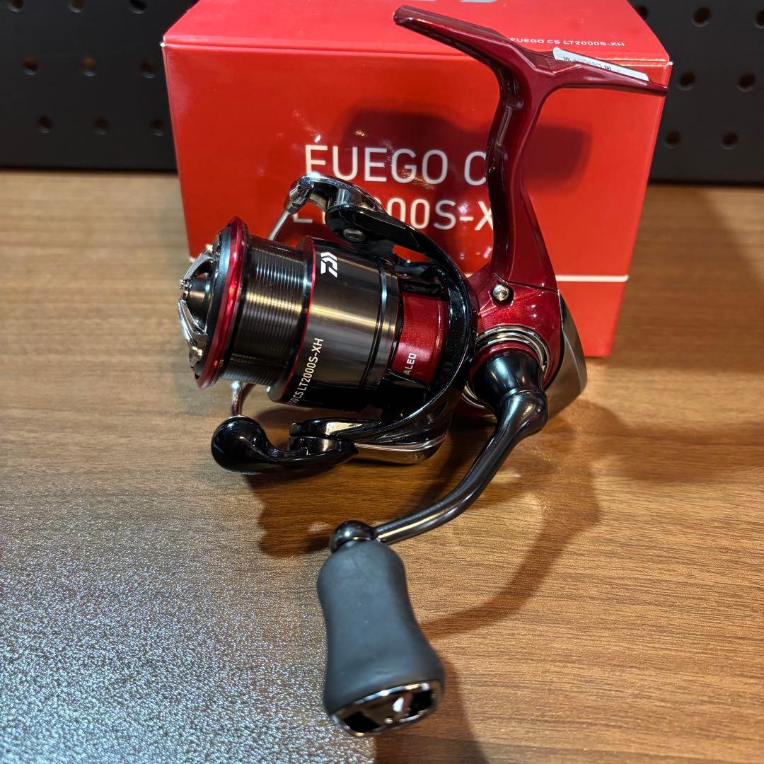 極美品　ダイワ 25 フエゴ LT2000S-XH