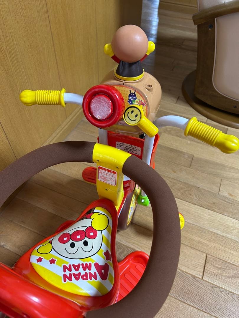 【値下げ・美品】アンパンマン・三輪車