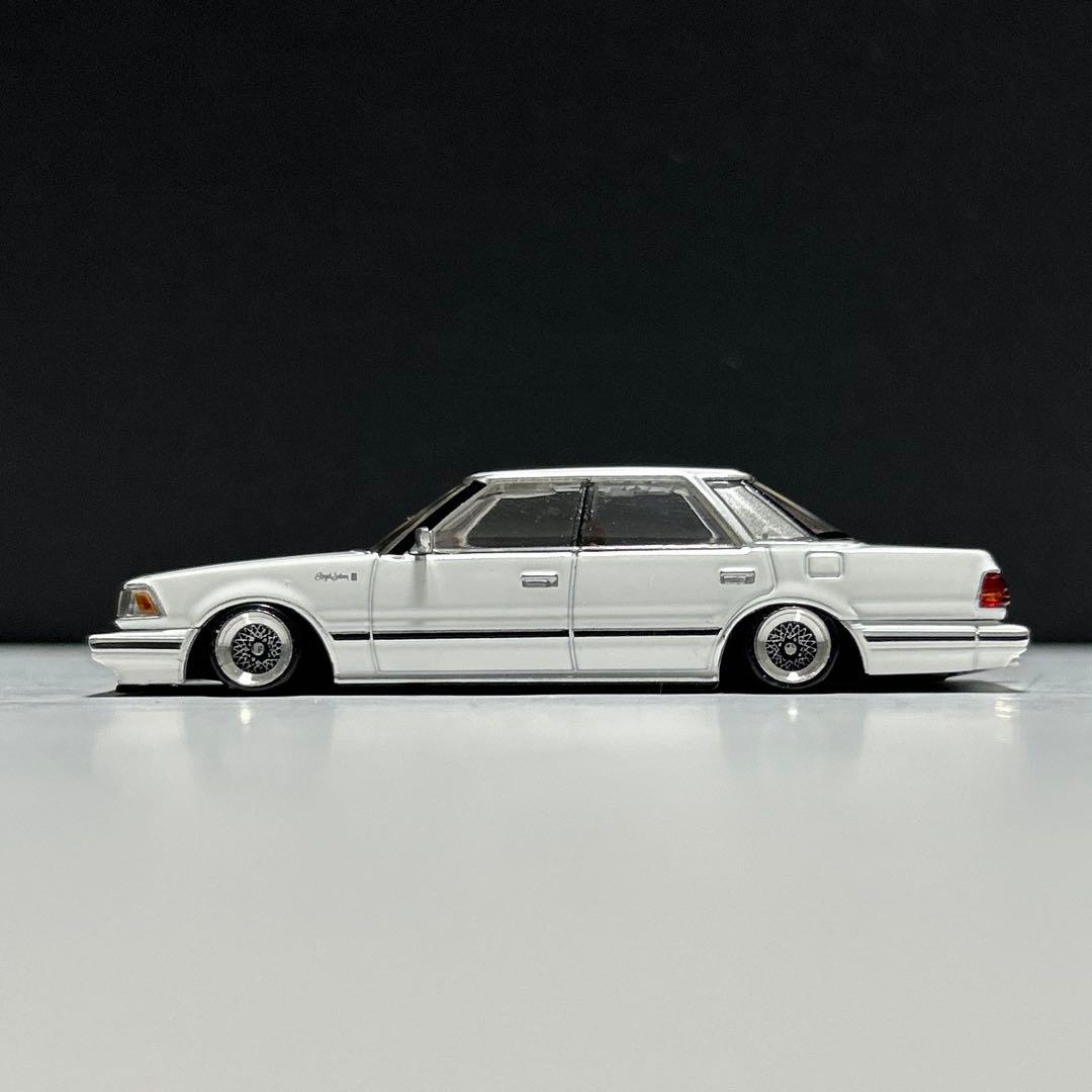 トミカリミテッドヴィンテージネオ　クラウン改