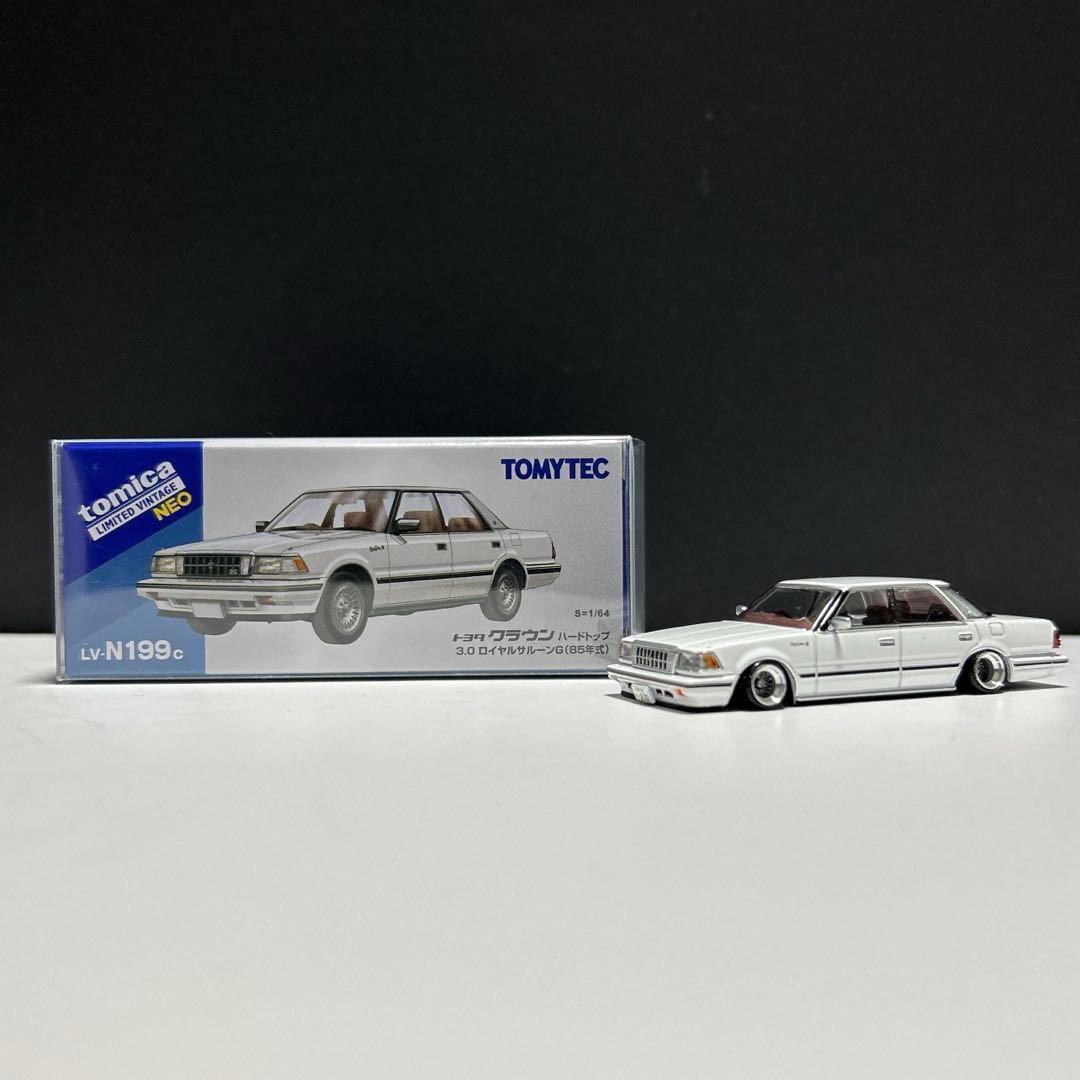 トミカリミテッドヴィンテージネオ　クラウン改