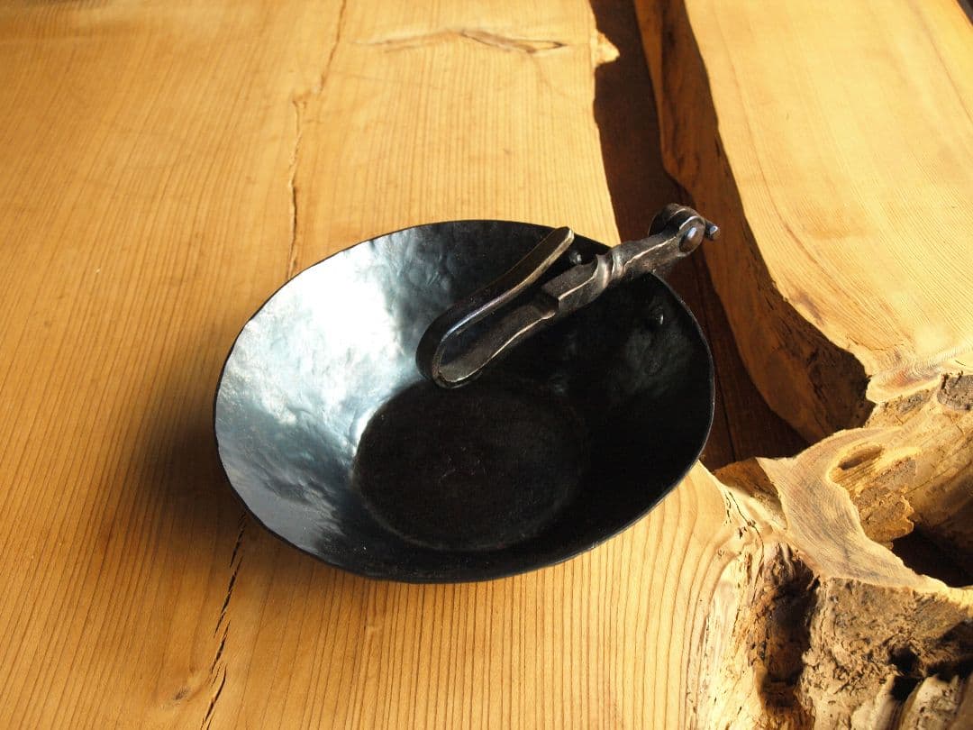 鍛造ハンドメイド折り畳み式シェラカップ　ソロキャンプ焚き火キャンプ