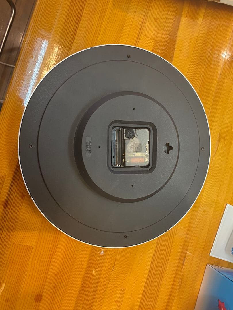 ブラックバスの壁時計 直径約30cm