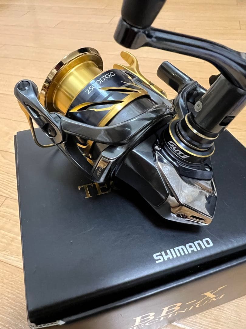 【VELL】シマノ21BBX テクニウム 2500DXXG SL(左)