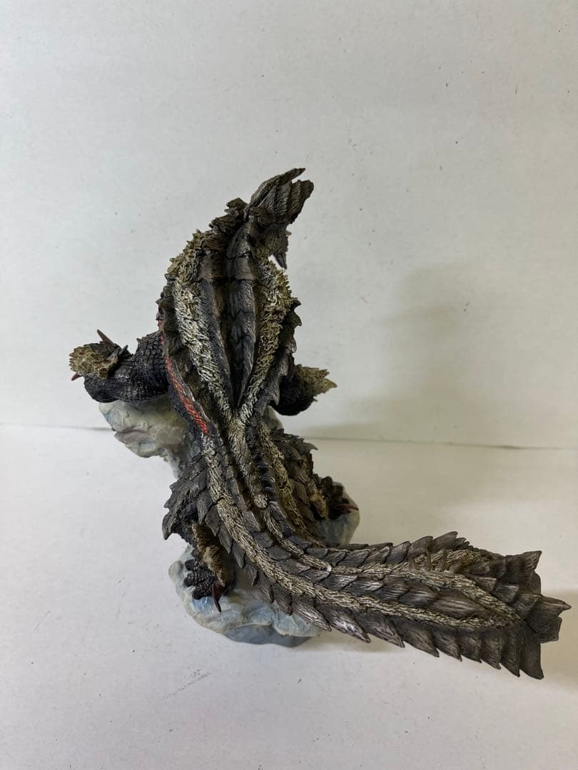 ニ*生様 K687 モンスターハンター 獄狼竜 ジンオウガ 亜種 カプコンフィギ