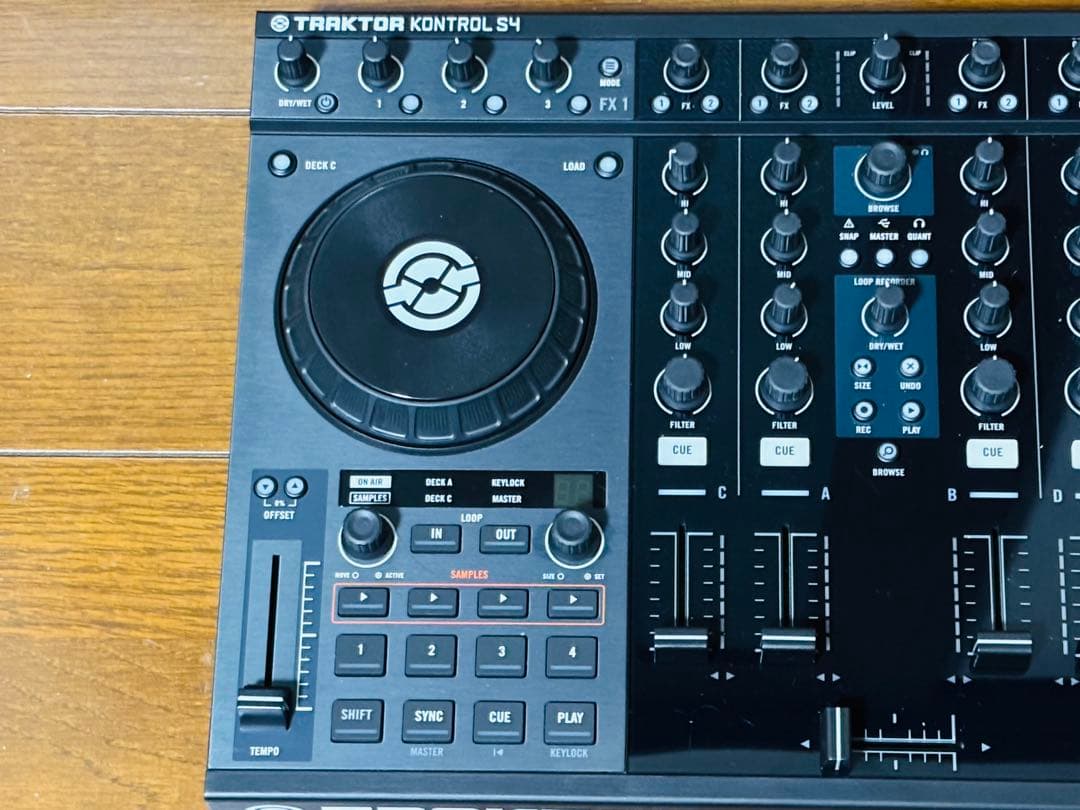 NI 4ch DJコントローラー　TRAKTOR KONTROL S4