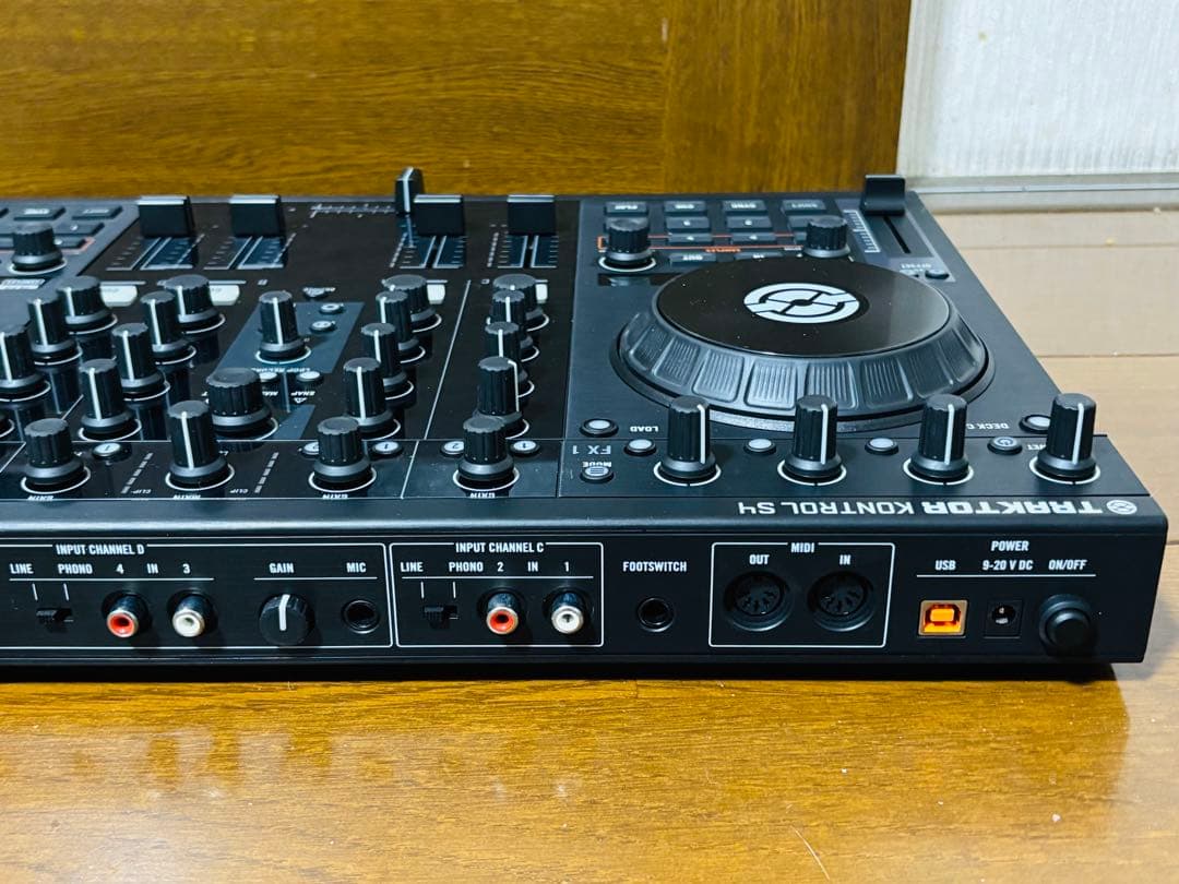 NI 4ch DJコントローラー　TRAKTOR KONTROL S4