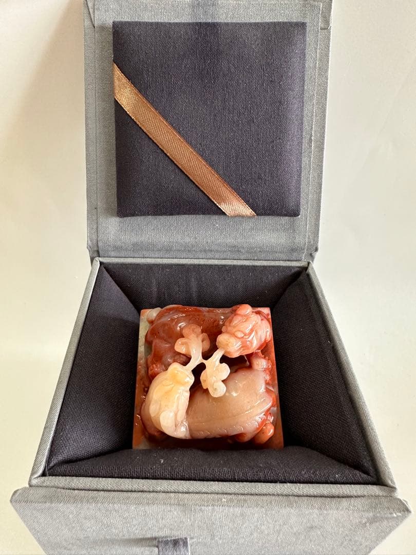 【螭虎献芝】大印面高級ラオス石　手彫り　篆刻　書道　印材　落款　遊印　雅号印箱付