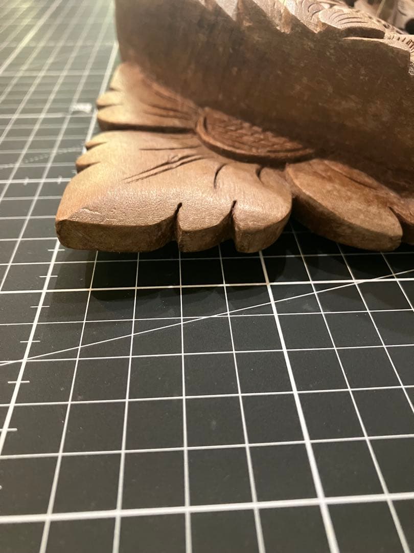 バリ風木製彫刻レリーフ　約横33cm x 縦34cm