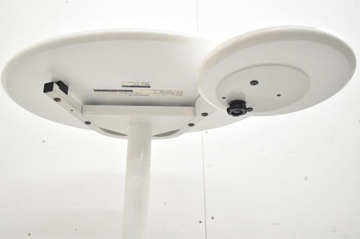 調節できるサイドテーブル (White)