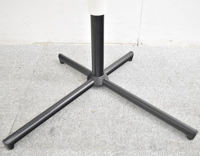 調節できるサイドテーブル (White)