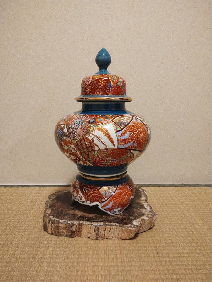 【伝統美】有田焼 勝右衛門窯の希少壺―匠の技が織りなす逸品